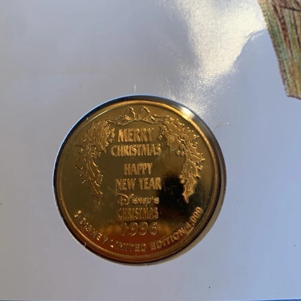 Vintage Disney 96 limited edition Winnie the Pooh holiday card bronze medallion